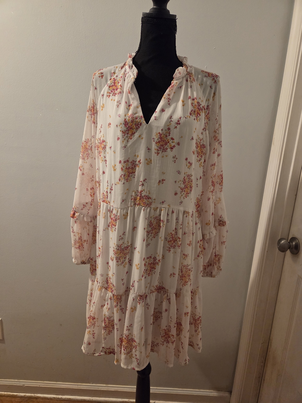 Vince Camuto White Floral Long-Sleeve Tiered Midi Dress